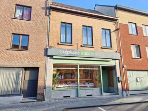 Immeuble avec duplex raffiné et très bel espace commercial