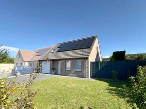 Jolie villa avec 3 chambres  garage et piscine située dans u