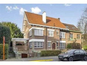 Charmante maion 3 façades à rénover