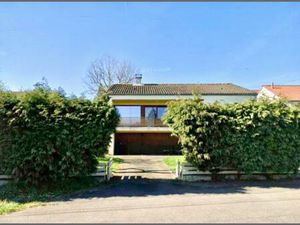 Ancienne maison d'architecte lumineuse  3 chambres  double garage  beaux volumes  terrain 