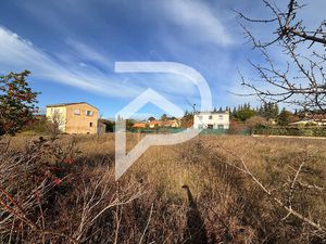 TERRAIN CONSTRUCTIBLE DE 870 M2 LUMINEUX EXPOSE SUD A VINON SUR VERDON