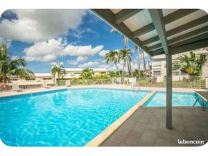 Beau T2 vue mer piscine marina gosier