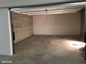 Tarnos Grand Garage en sous sol residence le bastian