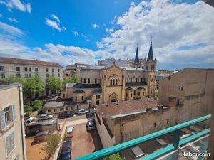 Cœur vichy F3 très bon etat ascenseur + parking