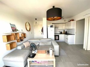 Type 2 meublé avec terrasse et box