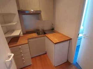 Pour étudiant studio rénové meublé sans domiciliation