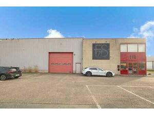 Magnifique Showroom/entrepôt ±191m² + P !
