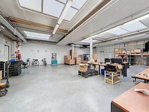 DOCKS  VASTE ATELIER/DÉPÔT ± 450m²