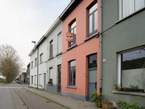 Woning met mogelijkheid tot 4 slaapkamers vlakbij station...
