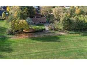 Rustig gelegen alleenstaande woning met westgerichte tuin...