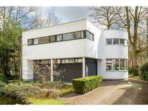 Prachtige architecturale villa op toplocatie  instapklaar!