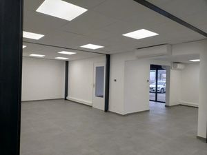 Location locaux professionnels 200 m² à Chambery (73000)  3 270 €