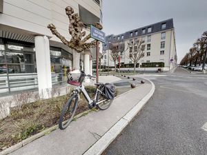 2 pièces  dernier étage avec balcon  cave et place de parking en sous-sol