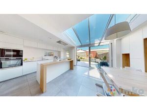 Grande et belle bâtisse secteur Plage.