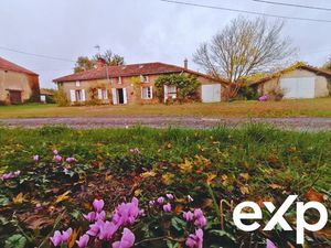 Ancien corps de ferme avec terrains à Luchapt