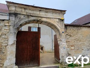 Ancienne ferme aménagée en habitation : 155 m2 habitables dans