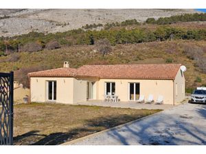 Villa néo provençale plain-pied baignée de soleil