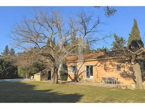 Villa avec pisicne proche de L'Isle-sur-la-Sorgue