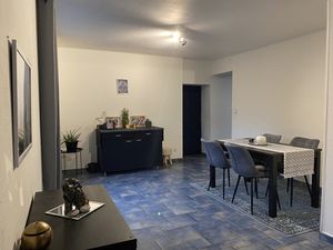 Appartement 3 chambres en duplex avec entrée privative  jardin et caves sur Mont-Saint-Mar