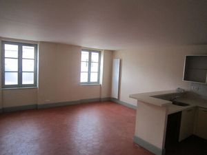 RUE DU VIEUX VERSAILLES QUARTIER SAINT LOUIS -2 PIECES