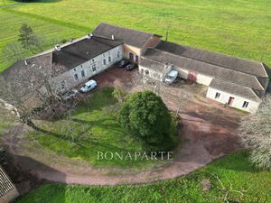 Magnifique domaine du XVIIème comprenant 675 m2 habitables e