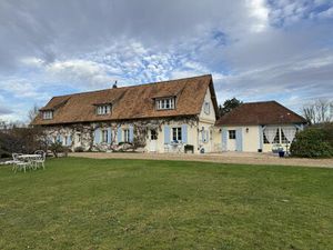 Longère de caractère avec piscine chauffée