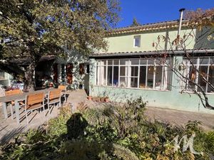 PROPRIETE AVEC DEPENDANCE SUR 4 5 Hectares de terrain en partie agricole