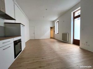 Grand studio 40 m2 quartier préfecture