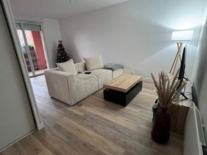 ? À LOUER – T2 refait à neuf avec terrasse  parking et piscine