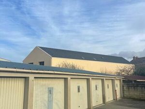 Garage ferme dans cour a gretz
