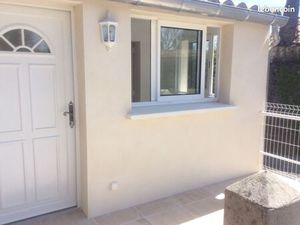 Maison de village avec garage et jardin