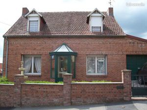 Maison avec garage et jardin