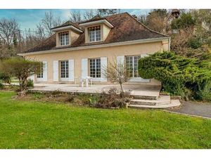 Secteur Le Bugue : Maison de plain pied avec piscine et sous sol