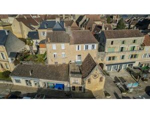 GOURDON- Bel immeuble de rapport en pierre proche de tous commerces