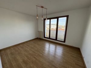 Alfortville quartier des Fleurs - Studio 27.37 m2 avec balcon  cave et parking