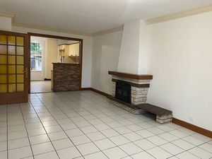 Maison à louer à Bressuire de 5 pièces sur un terrain de 515m² avec dépendance.