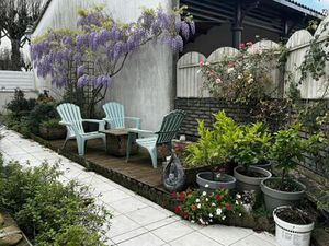 L'ILE D'ELLE. Maison de ville avec jardin  deux chambres  bureau  grand garage