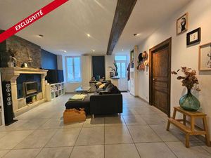 Maison de bourg avec jardin.