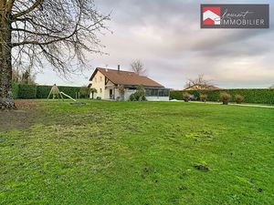 Villa de grande superficie  4 chambres + bureau  spacieux terrain  secteur calme