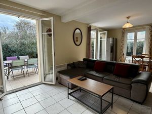 Maison 3 pièces (3 faces) avec Garage  Pkg et Piscine