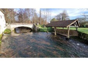 Maison avec jardin bord de rivière
