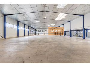 Local d'activités de 2361m²