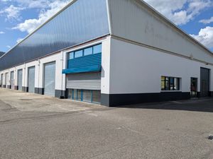 Local professionnel à louer CHAMBERY 7 pièce(s) 280m2 4 800€/mois HT/HC