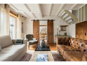 Demeure charentaise rénovée avec sa maison d'invités et son jardin paysager