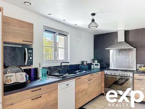 Maison d'env. 200 m2 -6 ch et un T2 indépendante