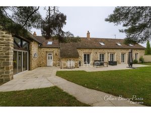 Élégante longère en pierre avec piscine  À 20 minutes de l’A19 – Paris en environ 1 heure 