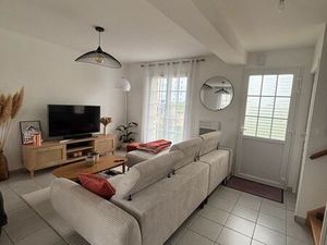 Maison récente avec jardin