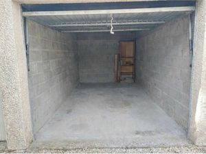 Location garage / box fermé – 12 m² – Saint-Pierre-lès-Nemours