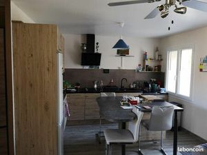 Petite maison dans village