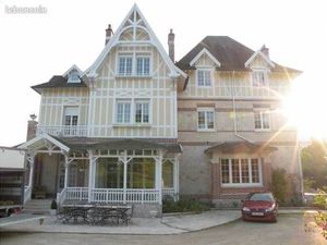 F1 bis dans manoir de charme au coeur d un hectare de parc clos de murs